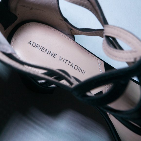 STRAPPY BLOCK HEEL SANDAL